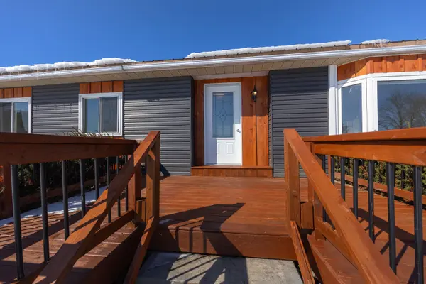 1162 Thousand Islands Pkwy, Front Of Yonge, ON K0E 1R0