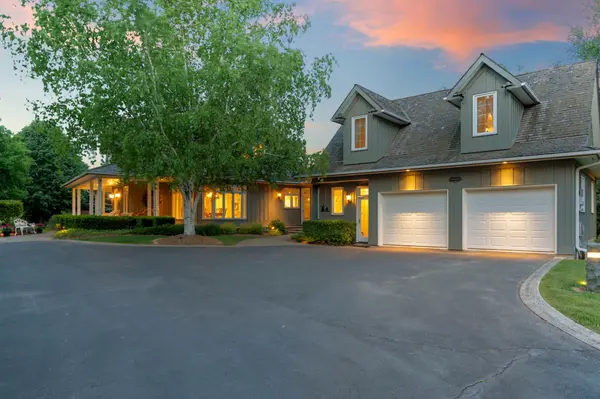 402 Progreston RD, Hamilton, ON L0R 1H1