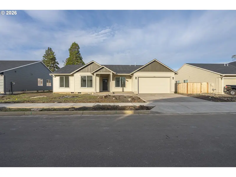 673 Parker LOOP, Silverton, OR 97381