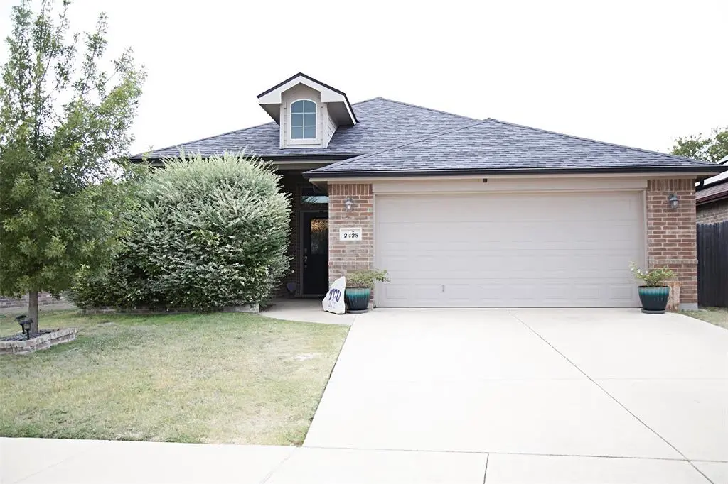 2428 Wakecrest Drive, Fort Worth, TX 76108