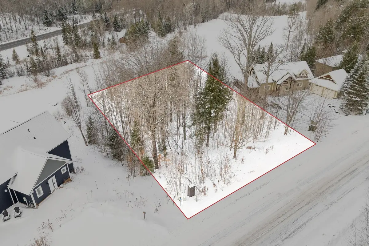 19 Deerhurst Highlands DR, Huntsville, ON P1H 1B1