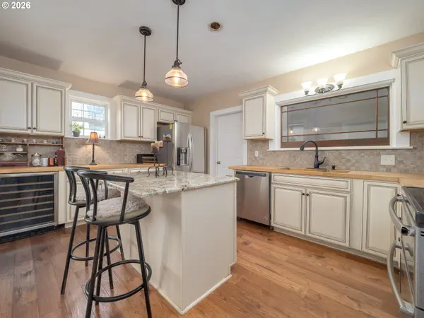 336 N 5TH ST, Carlton, OR 97111