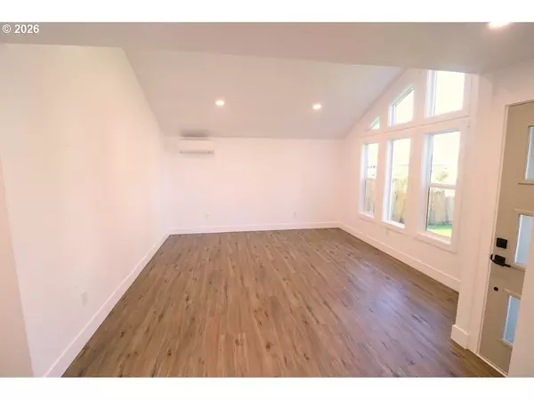 77 SHADY LOOP, Springfield, OR 97477