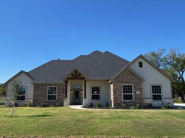 1004 Hennesay Park,  Springtown,  TX 76082