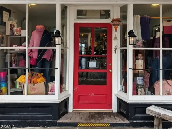 44 Main St, Chester Boro, NJ 07930