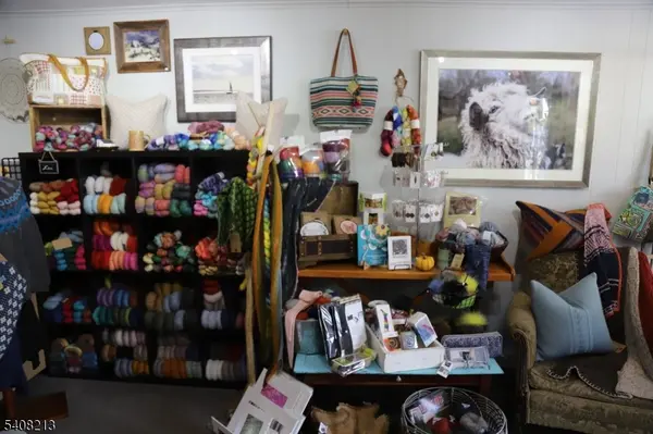 44 Main St, Chester Boro, NJ 07930