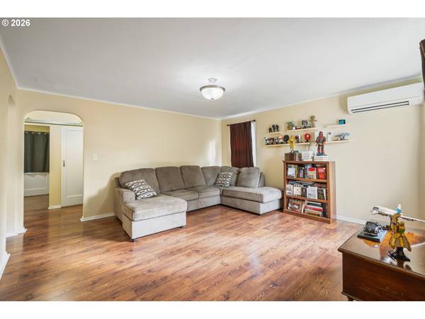 1002 N 10TH AVE, Kelso, WA 98626