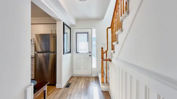 25 Macintyre LN, Ajax, ON L1T 3X4