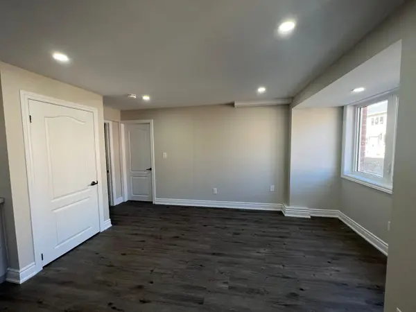 102 Watershed Gate #Unit-2, East Gwillimbury, ON L9N 0Y2