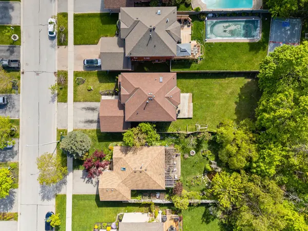 50 Holly Meadow RD, Barrie, ON L4N 0E3