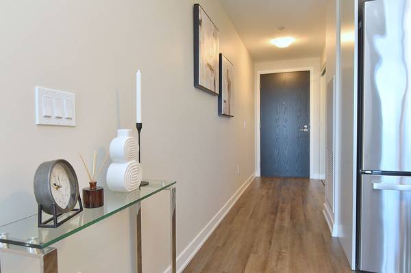 2007 James ST #1301, Burlington, ON L7R 0G7