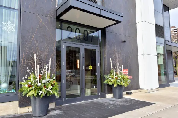 2007 James ST #1301, Burlington, ON L7R 0G7