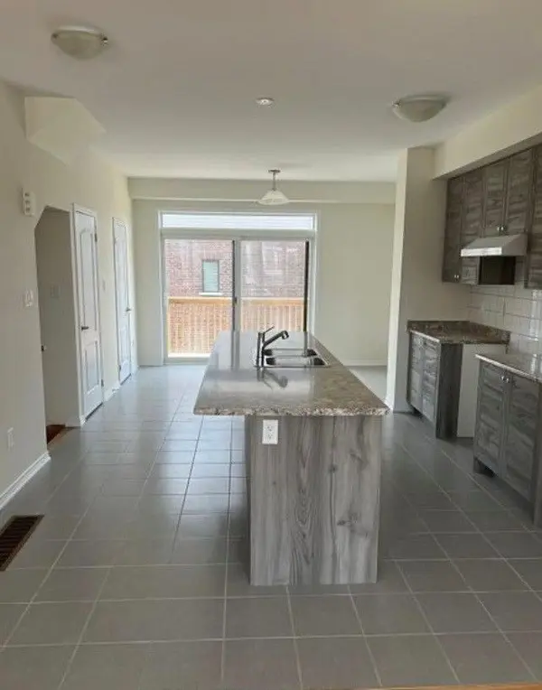 4 Baskett DR, Brantford, ON N3T 5L5