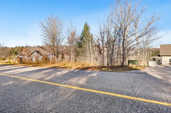 19 Deerhurst Highlands DR, Huntsville, ON P1H 1B1