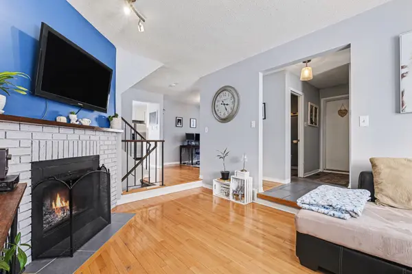 4 Bartley CRES, Barrhaven, ON K2J 2J7