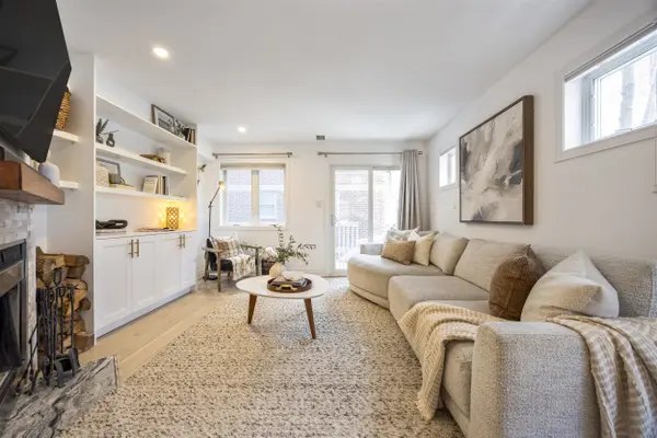 921 Adelaide ST W #D, Toronto C01, ON M6J 3T2