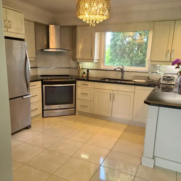 2853 Bellwood DR, Clarington, ON L1B 0L5