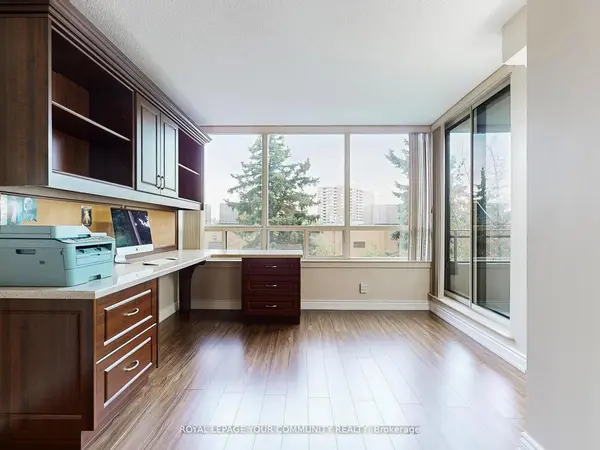 32 Clarissa DR #324, Richmond Hill, ON L4C 9R7