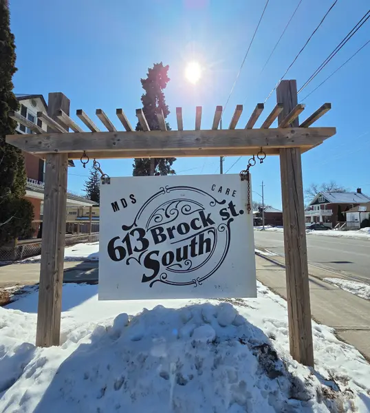 613 Brock ST S, Whitby, ON L1N 4L1