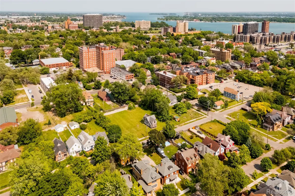 7901 Agnes ST, Detroit, MI 48214