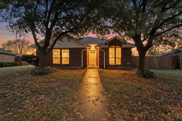 2933 Lawndale Drive,  Lancaster,  TX 75134