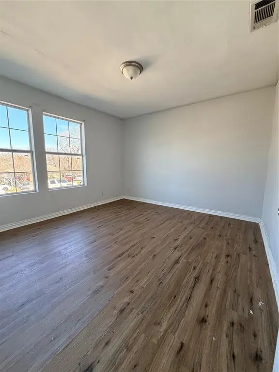 2700 Bideker Avenue, Fort Worth, TX 76105