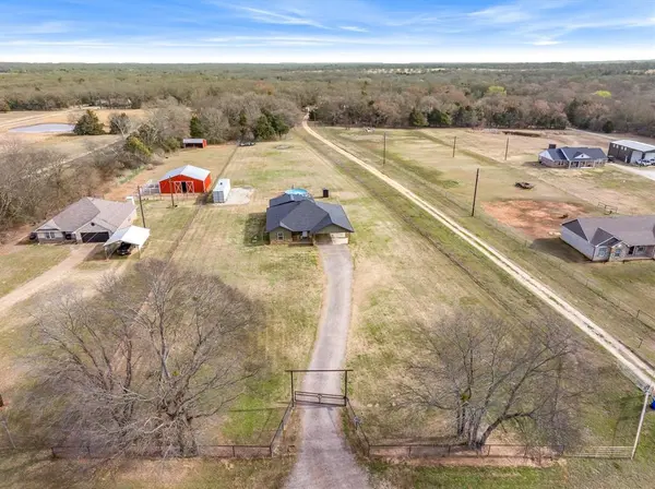 1052 VZ County Road 3208, Wills Point, TX 75169
