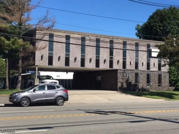 992 Clifton Ave, Clifton City, NJ 07013