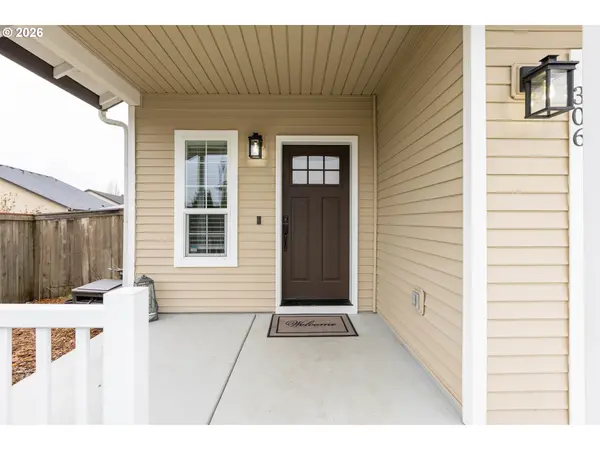 306 E 16TH PL, La Center, WA 98629