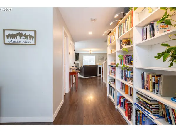 306 E 16TH PL, La Center, WA 98629