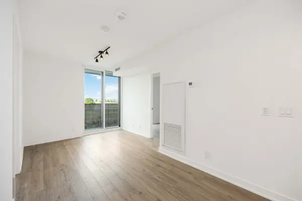 30 Tretti WAY #219, Toronto C06, ON M3H 0E3