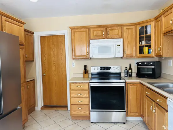 1416 Maple ST, Wyandotte, MI 48192