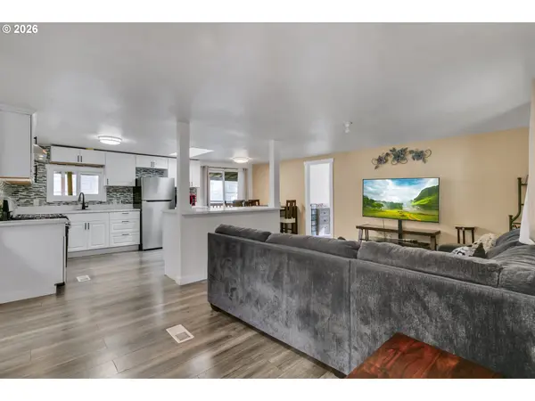 3001 S 288th ST #205, Federal Way, WA 98003