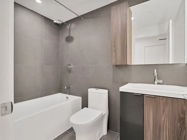 15 Mercer ST #710, Toronto C01, ON M5V 1H2