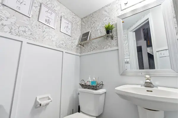 119 Brownstone CRES, Clarington, ON L1E 2Y3