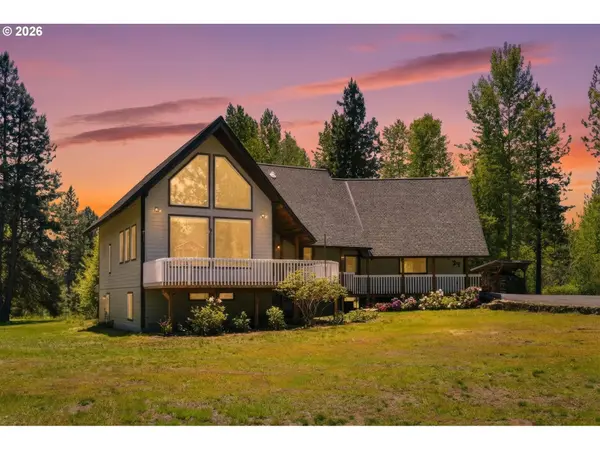 26 Mountain View LN, Trout Lake, WA 98650