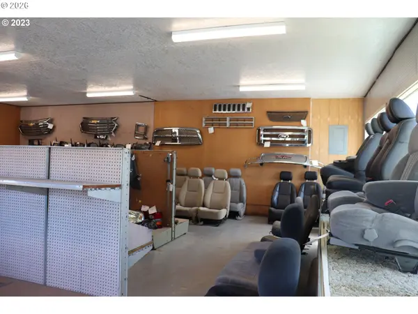 17308 HIGHWAY 99E, Hubbard, OR 97032