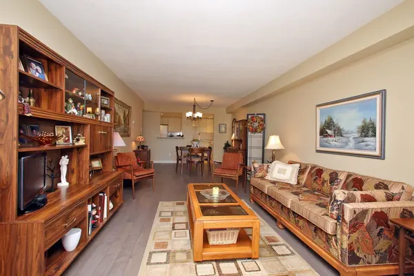 1091 Kingston RD #529, Toronto E06, ON M1N 4E5