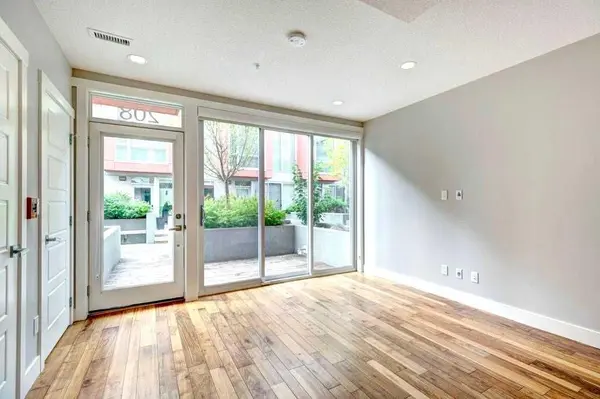 2717 17 ST SW #204, Calgary, AB T2T 4N4