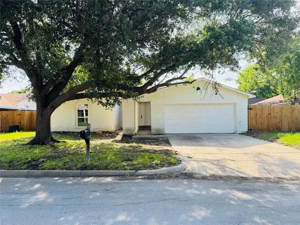 409 Bodart Lane, Fort Worth, TX 76108