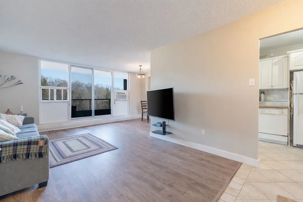 1968 Main ST W #909, Hamilton, ON L8S 1J7