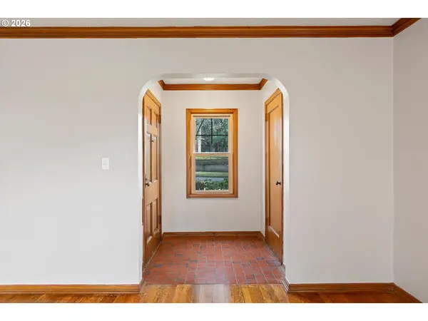 6807 SE CESAR E CHAVEZ BLVD, Portland, OR 97202