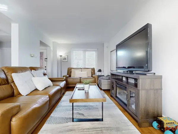 64 Sable CRES, Whitby, ON L1R 1Y6