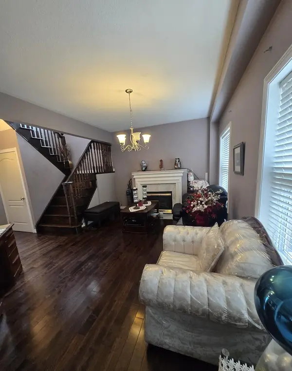 10 Gina DR, Vaughan, ON L6A 3X2