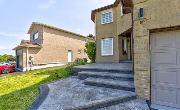 55 Castlehill RD, Brampton, ON L6X 4C9