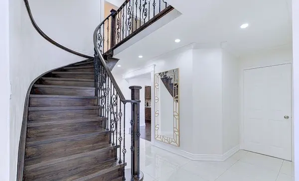 55 Castlehill RD, Brampton, ON L6X 4C9