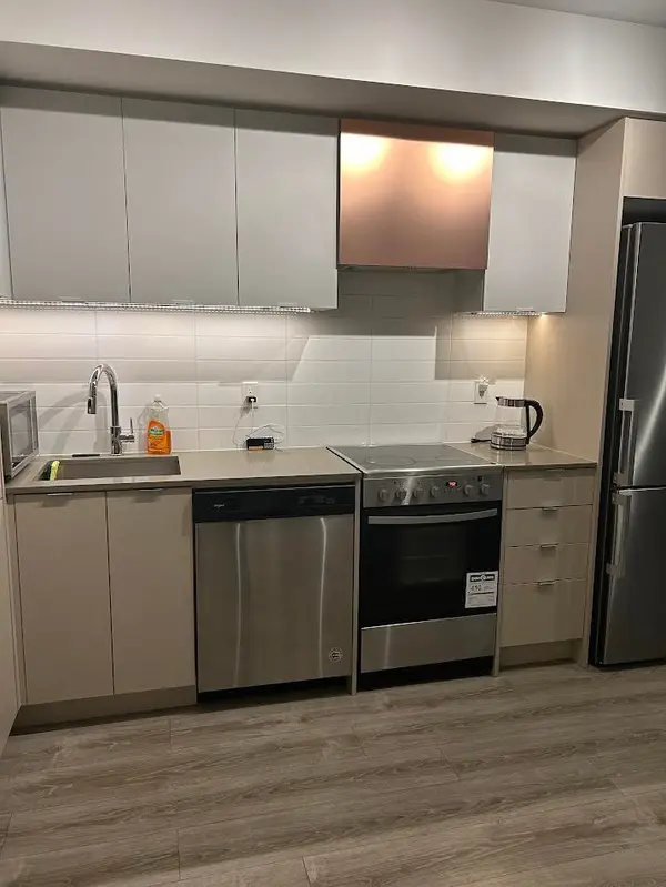 26 Gibbs RD #435, Toronto W08, ON M9B 0E3