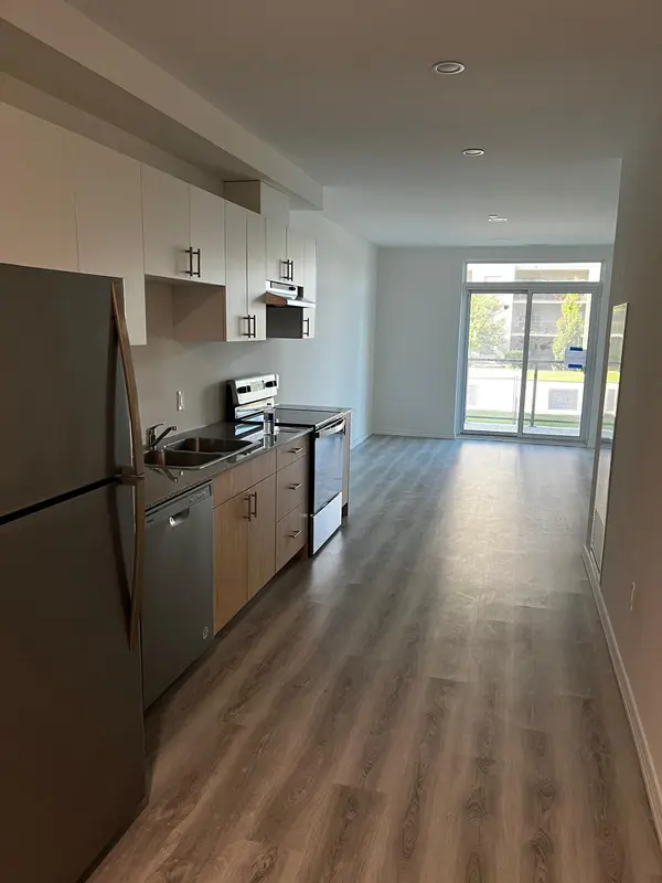 181 Elmira RD S #103 B, Guelph, ON N1K 0E4