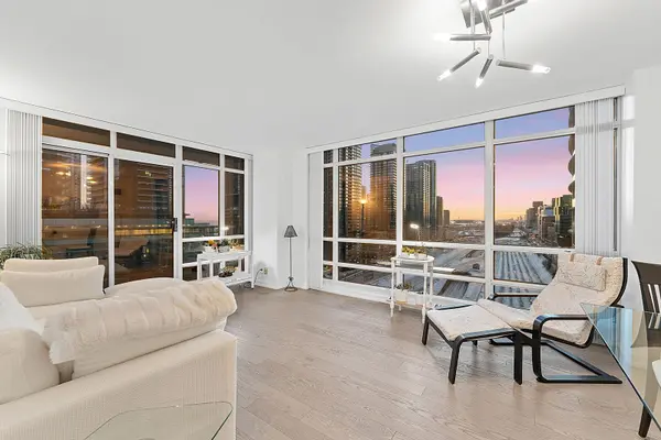 381 Front ST W #1810, Toronto C01, ON M5V 3R8