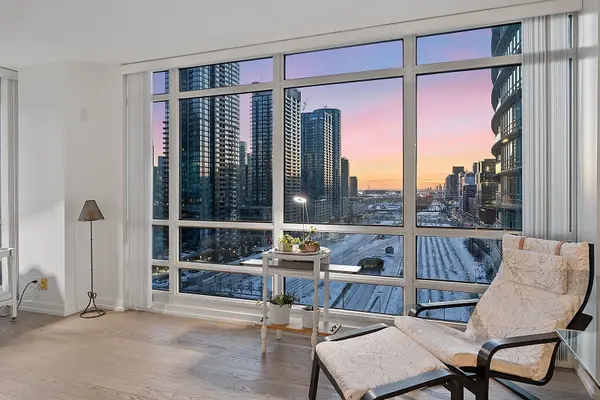 381 Front ST W #1810, Toronto C01, ON M5V 3R8